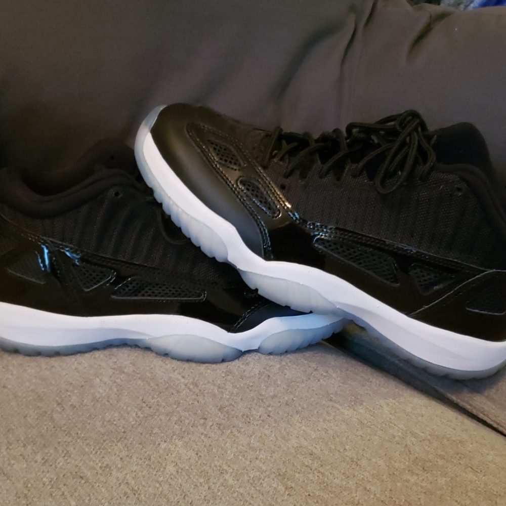 Jordan 11 ie